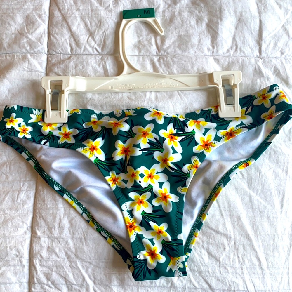 Cupshe bathing suit bottoms size M